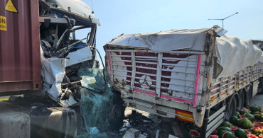 Adana'da otoyolda tır kazası: 1 yaralı