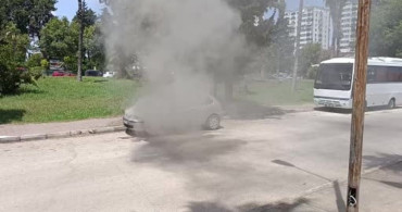 Adana'da park halindeki Fiat otomobilde yangın ve patlamalar meydana geldi
