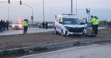Adana'da Polis Aracıyla Çarpışan Otomobil Kazası