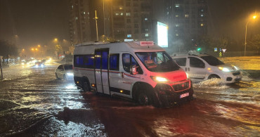Adana'da Sağanak Yağış Zorlu Anlar Yaratıyor