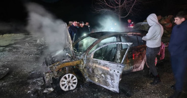 Adana'da Yangın Çıkan Otomobil Kullanılamaz Hale Geldi