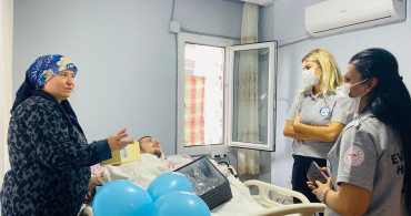Adana'da Yatağa Bağımlı Genç İçin Sürpriz Doğum Günü
