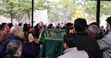 Adana'da Yaya Geçidinde Bebek Hayatını Kaybetti