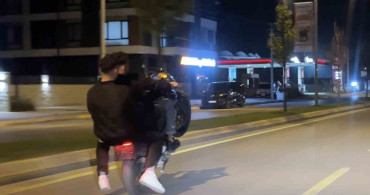 Adapazarı'nda Plakasız Motosiklet Şovu: Kasksız Yolculuk ve Tehlikeli Hareketler