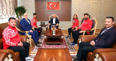 Adıyaman Valisi Varol, Balkan Şampiyonlarını Ödüllendirdi