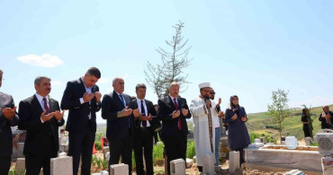 Adıyaman'da Bayram Arifesinde Şehitlik Ziyareti Yapıldı