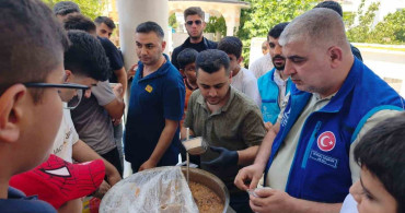 Adıyaman'da cemaate aşure ikramı