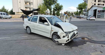 Adıyaman'da iki otomobil çarpıştı: 1'i ağır 3 yaralı