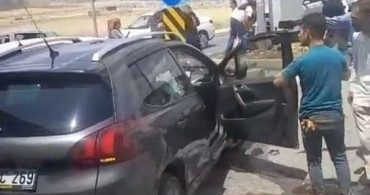 Adıyaman'da iki otomobilin çarpışması sonucu bir kişi yaralandı