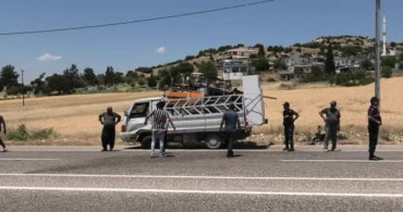 Adıyaman’da kamyonet ile motosiklet çarpıştı: 1’i ağır 2 yaralı