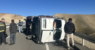 Adıyaman'da Minibüs ve Otomobil Çarpıştı: 4 Yaralı