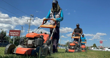 Adıyaman'da park ve bahçelere yaz bakımı