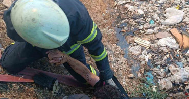 Adıyaman'da yangına müdahale eden itfaiye eri bataklığa düştü