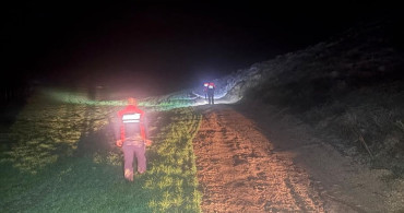 AFAD, Çorum'da Çamura Saplanan Aileyi Kurtardı