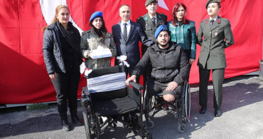 Afetzede Genç Kız, Parkasını Veren Albayla Buluştu