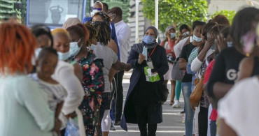 Afrika'da Bin Sağlık Personeli Covid-19'a Yakalandı