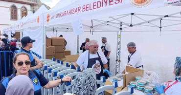 Afyonkarahisar'da hatimle aşure dağıtımı yapıldı