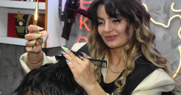 Afyonkarahisar'da Kadın İşletmeci Erkek Berberliği Yapıyor