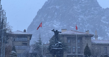 Afyonkarahisar'da Kar Yağışı Etkisini Gösterdi