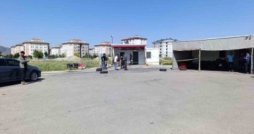 Afyonkarahisar'da minibüs durağına düzenlenen silahlı saldırıda 1 ölü, 1 yaralı