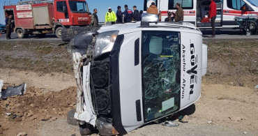 Afyonkarahisar'da Tır ile Minibüs Çarpıştı: 11 Yaralı