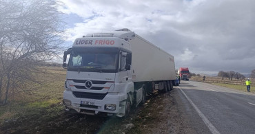 Afyonkarahisar'da Tır ve Otomobil Çarpıştı, 5 Yaralı