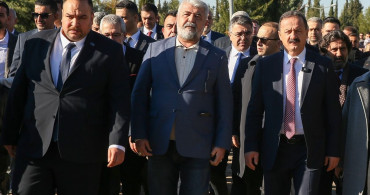 Ağıralioğlu Adıyaman'da Deprem Şehitliği'ni Ziyaret Etti