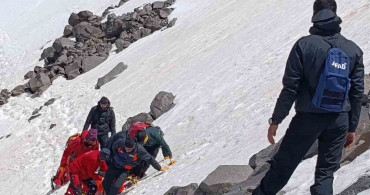 Ağrı Dağı’nda kaybolan kadın dağcının cenazesi indirildi