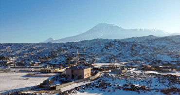 Ağrı Dağı'ndaki Köyler Karla Kaplandı