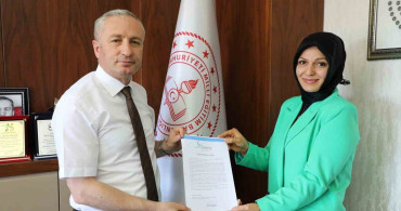 Ağrı milli eğitim müdürü kökrek, scientix elçisi özmüş’ü tebrik etti