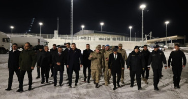 Ağrı Valisi Önder Bozkurt, Gürbulak Sınır Kapısı'nda İncelemelerde Bulundu