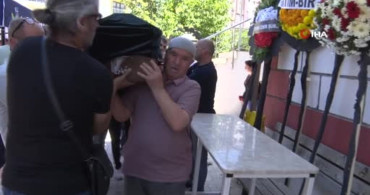 Ağrı'da Hayatını Kaybeden Öğretmen İzmir'de Defnedildi