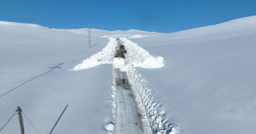 Ağrı'da Kar Yağışı 41 Köy Yolunu Kapattı