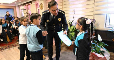 Ağrı'da Öğrencilerden Polis Haftası Ziyareti