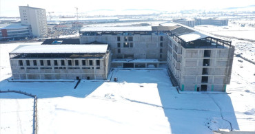 Ağrı'da Sismik İzolatörlü Hastane İnşaatı Devam Ediyor