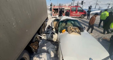 Ağrı'da Tır-Otomobil Çarpışması: 3 Yaralı