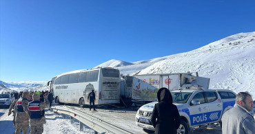 Ağrı'da Zincirleme Trafik Kazası: Bir Ölü, Beş Yaralı
