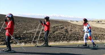 Ağrı'daki Kayaklı Koşu Takımı Kar Bekliyor