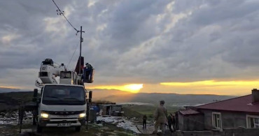 Ağrı'nın taşkesen köyünde dolu ve şiddetli rüzgar etkili oldu