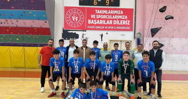 Ahmet Hamdi Tanpınar Ortaokulu'nun Futsal Başarısı