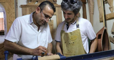 Ahşaptan Sanat Yapıyor