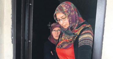 Ailesini kurtarmak için silahlı adamın üzerine atladı
