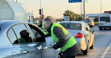 AK Parti Aydın Milletvekilleri İftara Yetişemeyenlere İkramda Bulundu