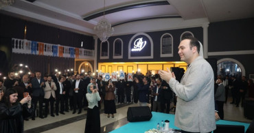 AK Parti Gençlik Kolları İzmir'de Gençlerle Buluştu