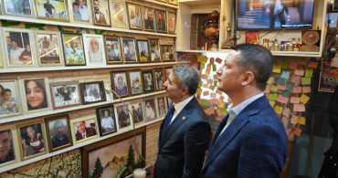 AK Parti Heyeti Gölbaşı Caddesi’nde Esnafı Ziyaret Etti