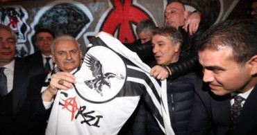 AK Parti İstanbul Adayı Binali Yıldırım, Beşiktaş'ın Taraftar Grubu Çarşı'yı Ziyaret Etti