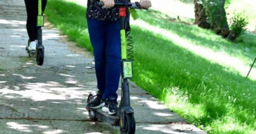 AK Parti Kanun Teklifini TBMM'ye Sundu: Elektrikli Scooter Kullanım Yaşı 15 Olacak