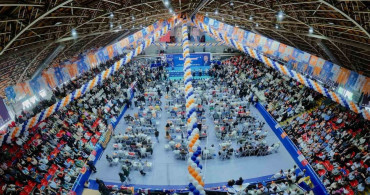 AK Parti'ye Manisa'da toplu katılım: 612 kişiye rozet takıldı