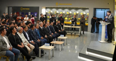 Akar'ın Teknoloji Vurgusu ve Gençlerle Buluşması