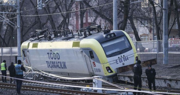 Akaryakıt Yüklü Tren Ankara'da Raylardan Çıktı